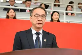 成信大校长余敏明寄语新生：恰是风华正茂 奋斗正当其时图片
