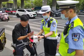 【监管】上海交警继续严查不戴头盔交通违法！图片