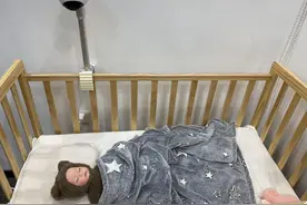 人工智能协助父母看护婴幼儿成长，汉企研发出AI智能看护机图片