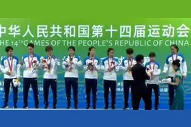 湖北队夺得全运会羽毛球女团冠军，武汉00后姑娘登上最高领奖台图片