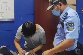 30秒｜小伙多次骑摩托上高速还挑衅警察 高速公安立案调查图片
