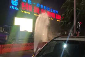 江门新会施工道路燃气管破裂！燃气喷出，现场弥漫刺鼻气味视频封面