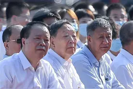 82岁院士李德仁千里奔波，只为参与新生开学典礼图片