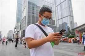 湖北外卖小哥入读西财 与小8岁室友无代沟图片