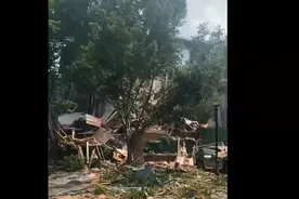 美国一公寓楼发生爆炸：至少4人受伤2人失踪 15至20座建筑受损图片