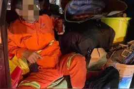 怕超员被发现 竟让乘客坐后备箱图片