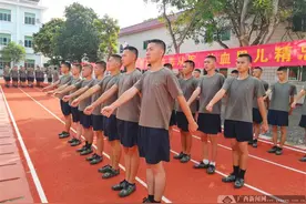 四代从军！钦州这名新兵训练场上“惊艳”教官图片