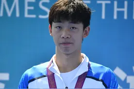 马拉松游泳——男子10公里决赛赛况图片