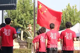 1112名武音新生江畔迎来“开学第一课”图片