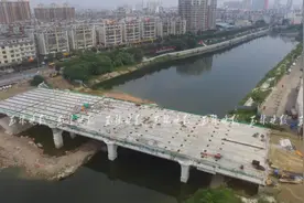 预计2022年元旦通车！这条横跨南流江的大桥箱梁架设完成图片