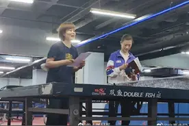 沉浸式奥运体验！丁宁当北大乒乓球课助教图片