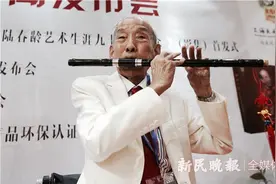 “笛王”陆春龄百岁诞辰之际，他的子女捐出了125件艺术档案图片