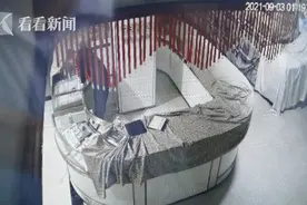 拿着编织袋午夜逛商场 男子偷走200多万元珠宝图片