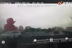 揪心！今早苏州昆山一工地高压旋喷桩机倒下砸中轿车，警方通报图片