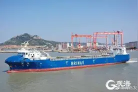 我国首艘自主航行货船在青岛海试图片