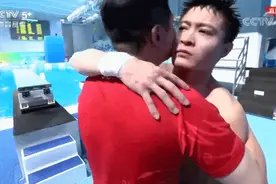 全运会男子十米台杨健夺冠陈艾森逆袭，网友：这是最好看也最感动的一场图片
