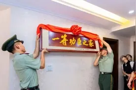 23岁女少尉，一等功图片