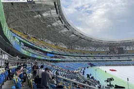 全运会开幕式倒计时 350余名记者陆续进场 观礼包很贴心图片