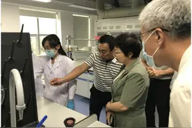 自治区人大常委会副主任董玲一行莅临自治区食品检测研究院调研图片