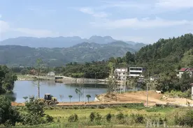 湖北罗田一老板捐资600万元，只为改变家乡落后面貌图片