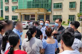 深圳某倒闭公司财产拍卖受阻 莞深法院联合执法化解矛盾图片