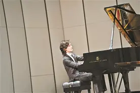 “95后”钢琴家牛牛 首部钢琴作品传递“希望”图片