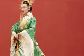北京时装周拉开帷幕图片