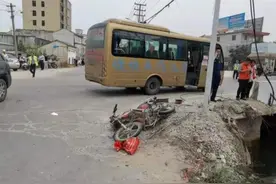 广东一大客车司机开车时这样做，3人死亡图片