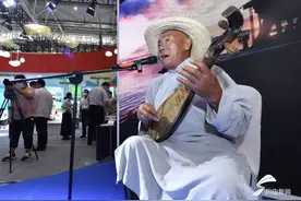 组图丨第二届中国文旅博览会热闹开启 各展厅创意满满 吸引观众目光图片