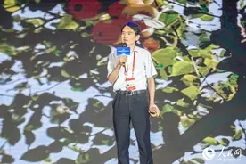 市长化身“推销员”现场带货农产品图片