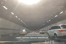 东湖隧道“通风口”光柱晃眼如闪光灯！维保单位：该情况系“夏日限定”，可带墨镜避免不适图片