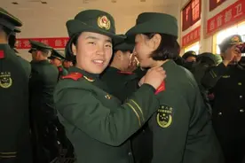 熄灯号丨一位女兵班长的八年图片