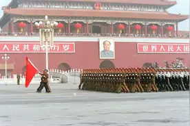 党史百问百答59丨1985年中央为什么要做出百万大裁军的决定？图片