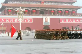 党史百问百答59丨1985年中央为什么要做出百万大裁军的决定？图片