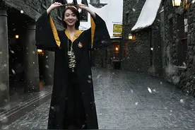 吴谨言穿霍格沃兹校服变身魔法少女 手握魔杖奇幻味十足图片