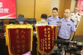 杭州大姐在街头被老人拉住：你是我失散多年的妹妹！警方：是真的图片