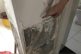 帮到底｜厨房、洗衣房、公用下水管堵塞，污水倒灌客厅，物业：不属服务范围但愿积极协助处理图片
