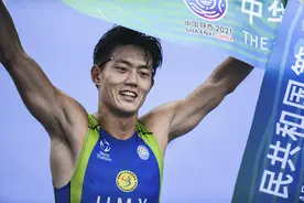 铁人三项——男子个人决赛赛况图片