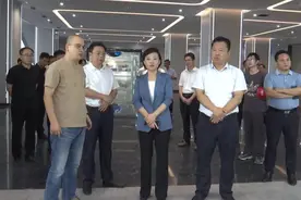 董冰、郑士民现场督导我县重点项目和路域环境图片