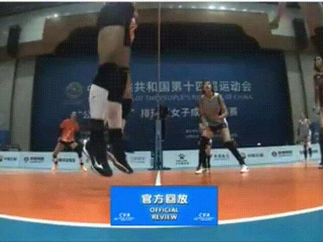 李盈莹再陷垫脚风波 这一次受害者是龚翔宇图片