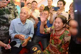 汤洪波出舱后报平安：“爹爹妈妈，我回来了！”电视这头父母笑得好甜图片