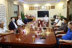 佳节将至 民航局领导看望民航离退休老同志图片