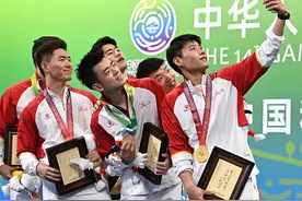 羽毛球——男子双打：王昶/周昊东夺冠图片