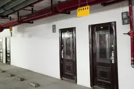 小区300多个地下车位被改成杂物房！钦州相关部门：已立案调查图片