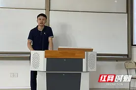 湖南化工职院自信学院优秀毕业生回校进行经验分享图片
