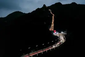 当这个中国品牌登上了长城办秀：心怀热爱，山海可期图片