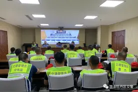 退伍不褪色，警营显身手！牡丹区交警公益岗人员好样的！图片