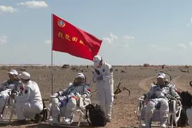 三位英雄地球亮相！刘伯明：“这个生日，我终生难忘！”图片