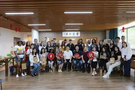 留学生们线上线下共唱“月亮代表我的心”，浙财大的这场中秋联欢会好暖心图片