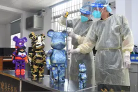 湛江机场海关首次查获潮流玩具“积木熊”图片